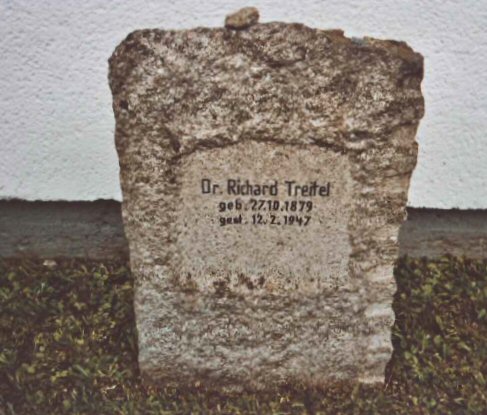 Dr. Richard Treitels Grabstein auf dem Guten Ort in Deggendorf. (Foto: S. M. Westerholz)