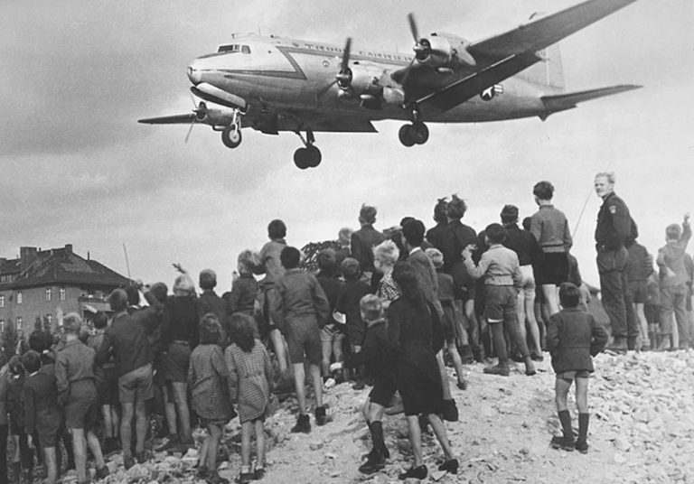 Per „Rosinenbomber“ in den Westen