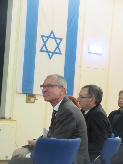 Volker Beck mit Abraham Lehrer, Vorstand der Synagogen-Gemeinde Köln. Beck hielt im November die Emil Fackenheim Lecture 2016 in der Kölner Synagoge. 
