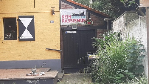 Neue Fahnen von Kein Veedel für Rassismus