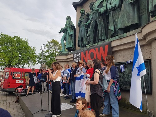 „Wir stehen uneingeschränkt an der Seite der Jüdinnen und Juden“