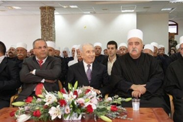 Peres beim Besuch in Julis