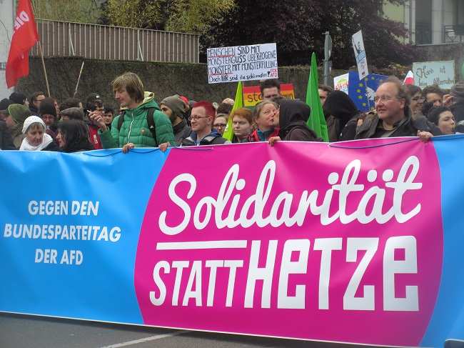 Bunte Proteste gegen die AfD in Köln