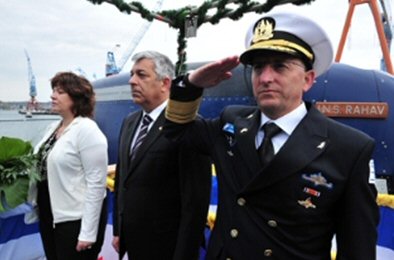 Staatsminister Shani und Admiral Rotberg mit der INS Rahav 